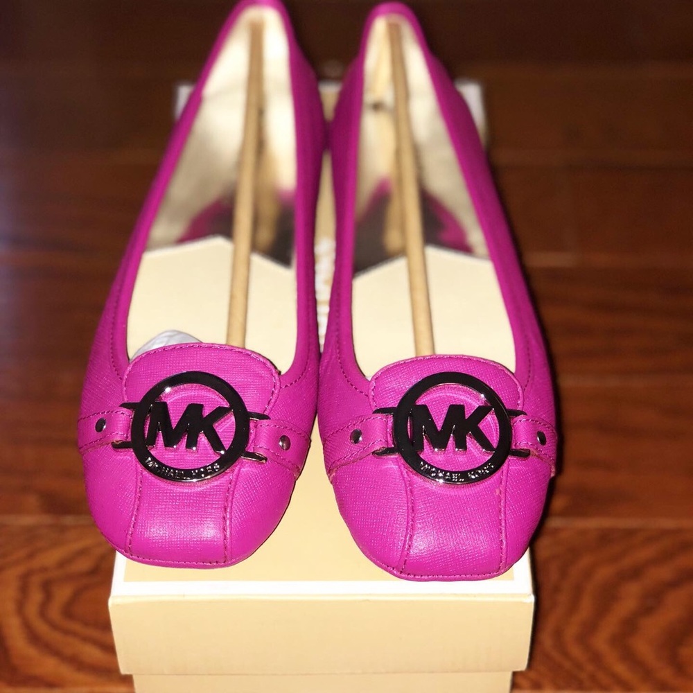 NWT Michael Kors Fushia Fulton Moc Flats